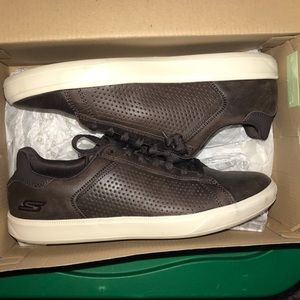 Men’s Skechers size 8
